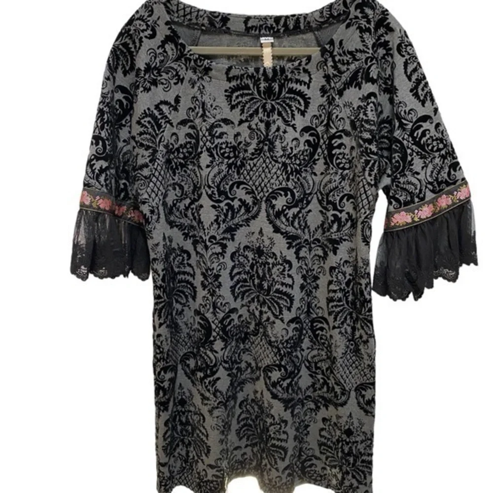 Uncle Frank black dress with romantic embroidery sleeves size med